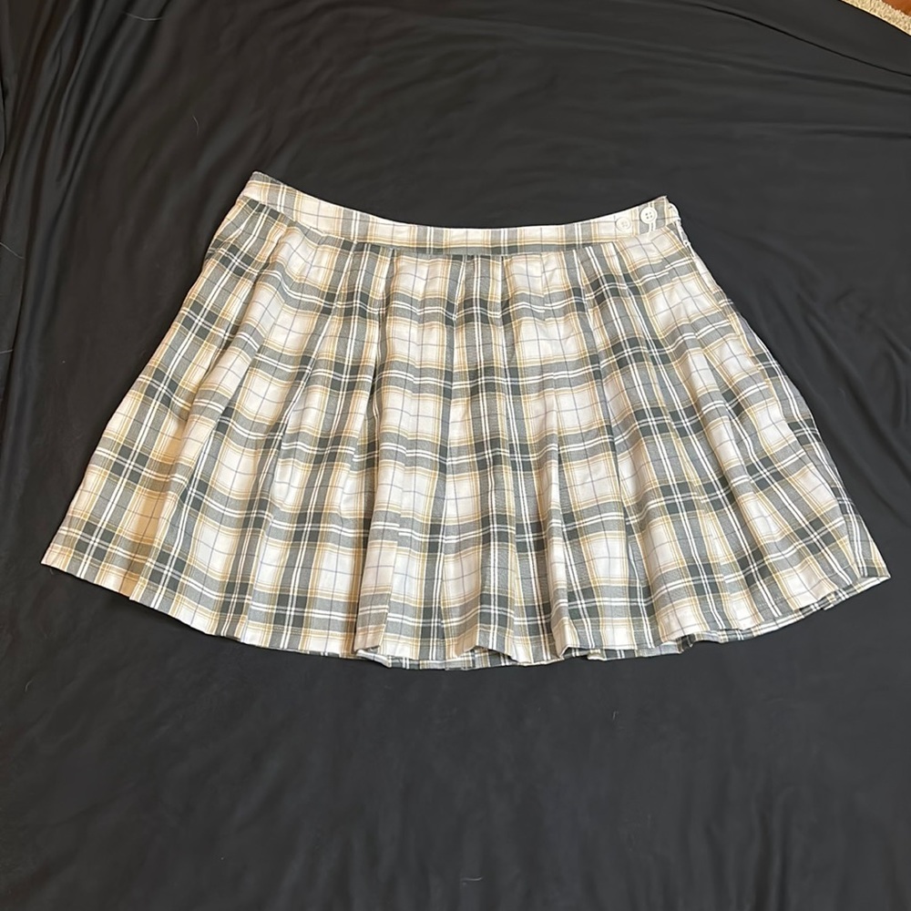 F21 plus size pleated plaid skirt